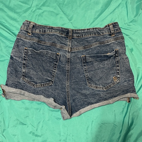 Indigo Rein Jean shorts - Picture 4 of 4